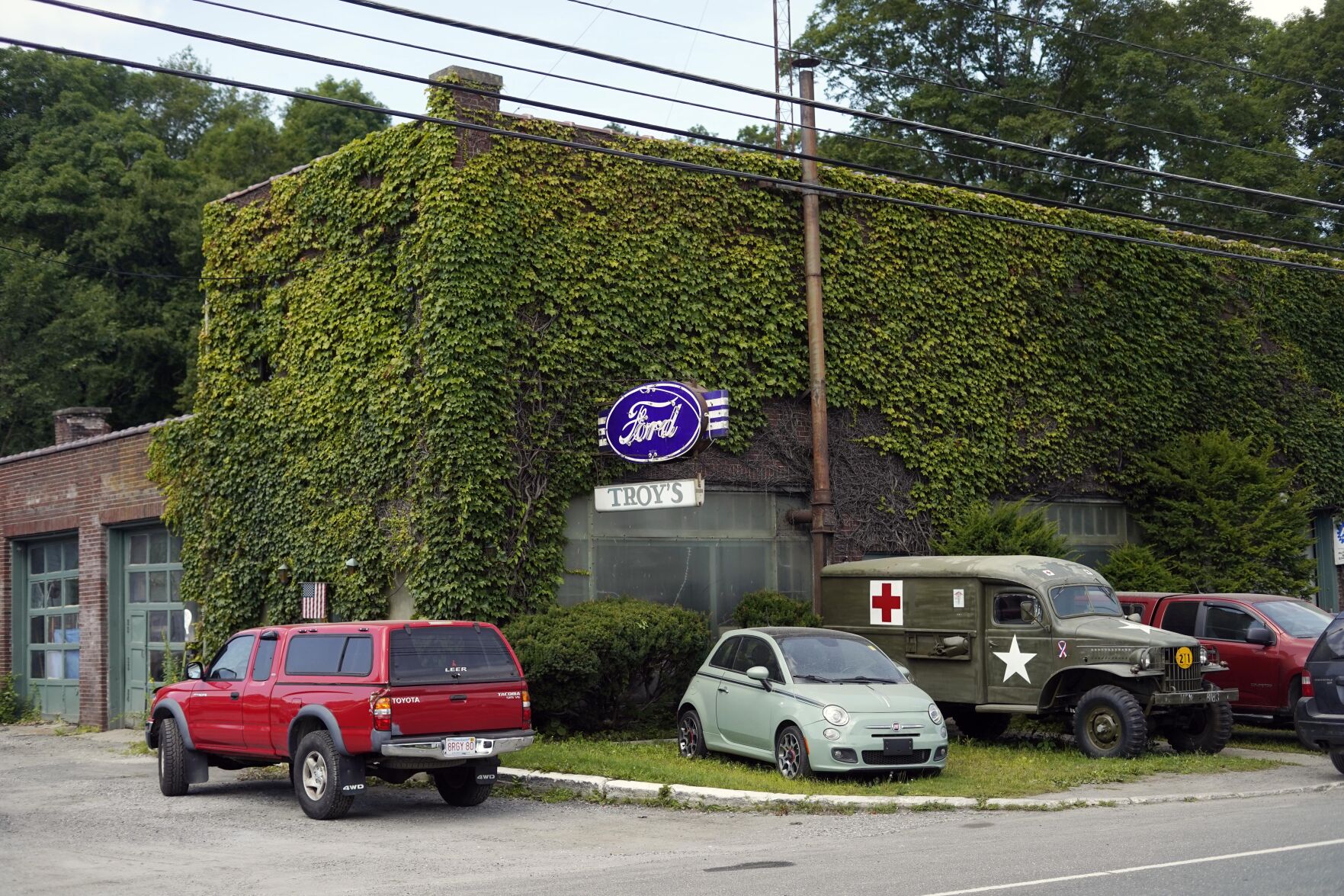 TROYSGARAGE-1.jpg